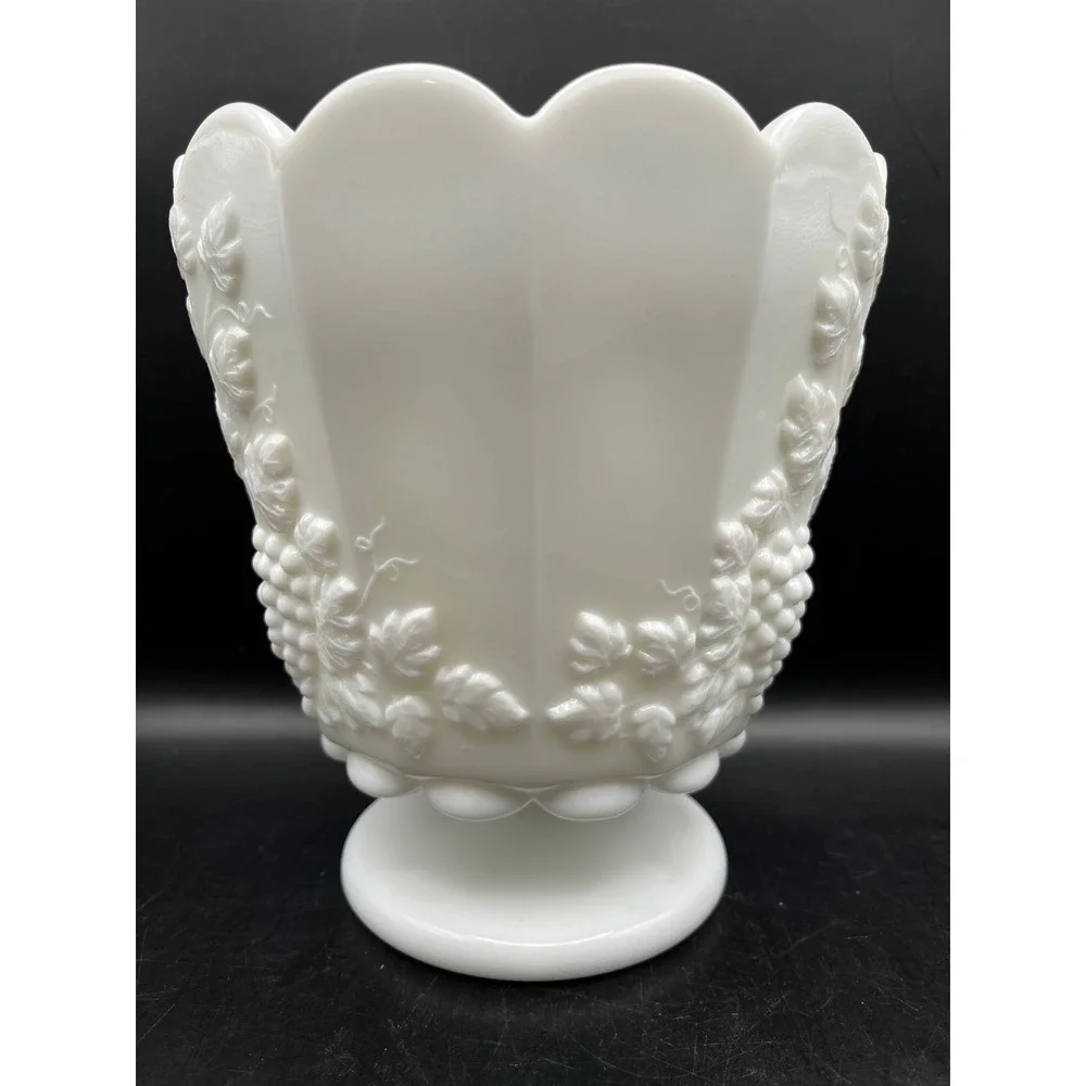 Vtg‎ White Glass Westmoreland Grapevine Pedestal Vase Scalloped Rim 6